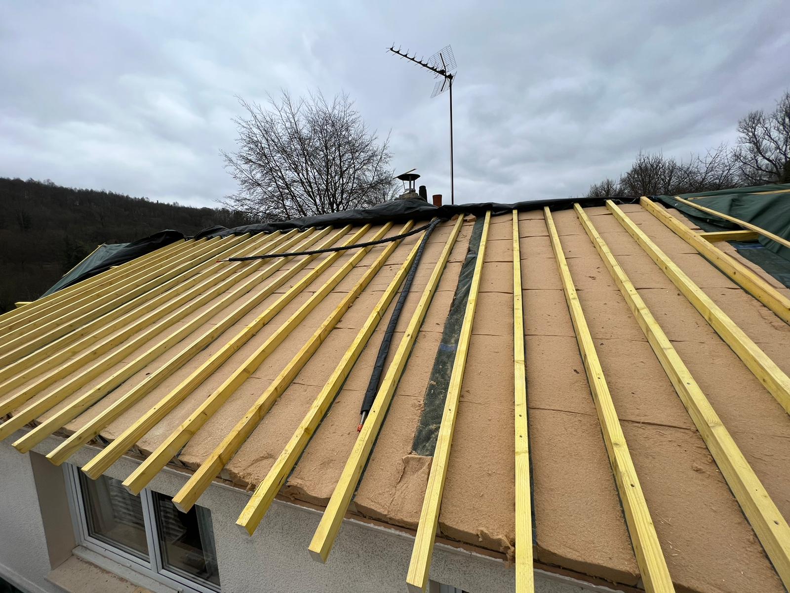 fibre-de-bois-pose-membrane-charpente